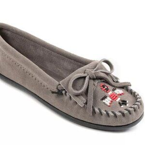 Minnetonka Women's Thunderbird II Moccasin Flats - size 6